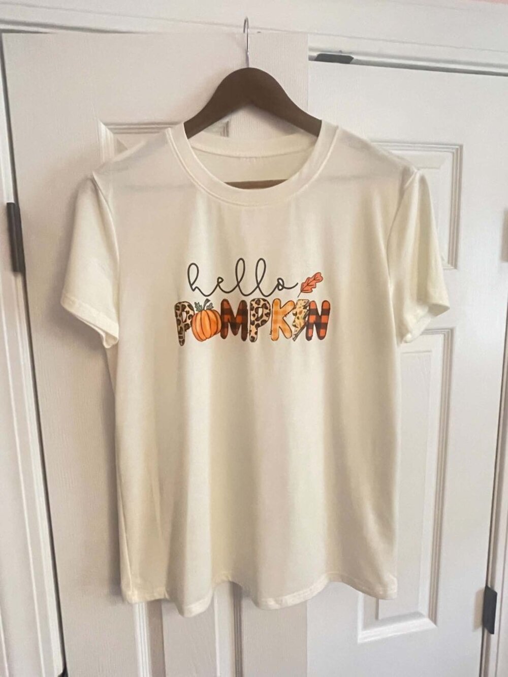 NWOT - Women’s Hello Pumpkin Shirt - Medium